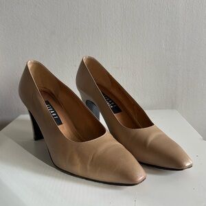 Stuart Weitzman Nude/Gold Pump